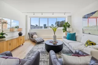 Photo #1: 424020519 Listing