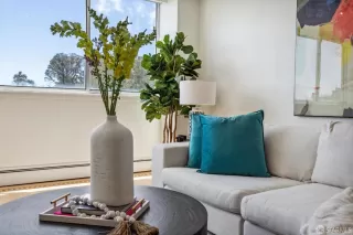 Photo #6: 424020519 Listing