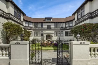 More Details about MLS # 424021246 : 2610 LAKE STREET #6