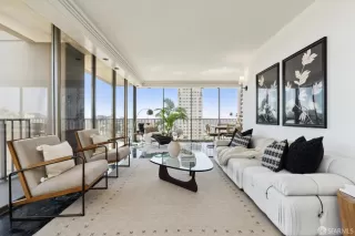 Photo #4: 424021277 Listing