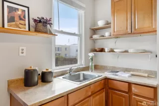 Photo #5: 424021403 Listing