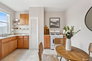 Photo #6: 424021403 Listing