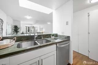 Photo #5: 424021678 Listing 