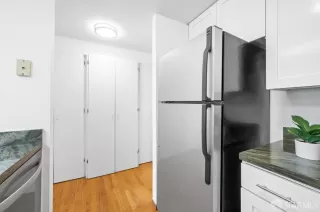 Photo #6: 424021678 Listing 