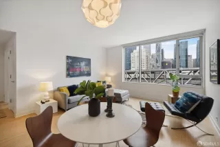 Photo #4: 424021686 Listing 