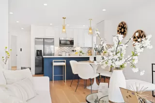 Photo #5: 424022158 Listing 