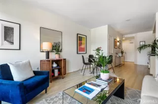 Photo #3: 424022191 Listing