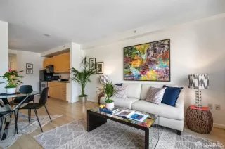 Photo #4: 424022191 Listing