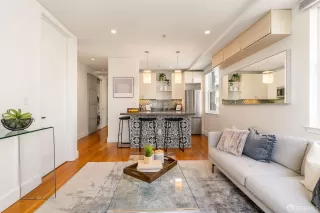 Photo #3: 424023287 Listing