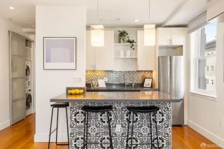 Photo #6: 424023287 Listing