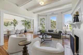 Photo #1: 424023641 Listing 