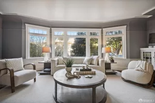 Photo #3: 424023856 Listing