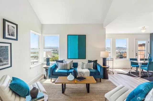 MLS: 424024274 Condo For Sale