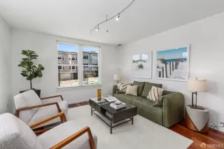 Photo #3: 424025177 Listing 