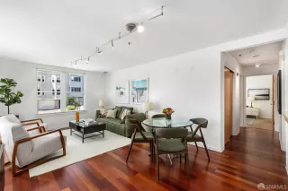 Photo #4: 424025177 Listing 