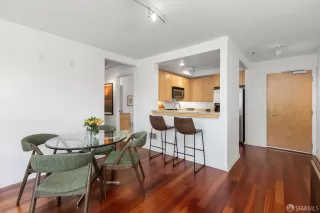 Photo #5: 424025177 Listing 