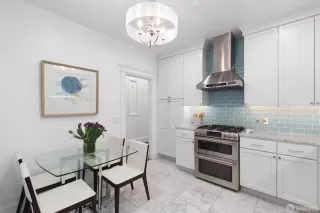 Photo #6: 424025260 Listing 