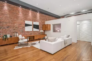 Photo #3: 424025288 Listing 