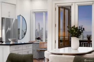 Photo #6: 424025383 Listing 