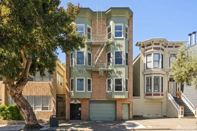 MLS: 424025585 Condo For Sale