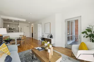 Photo #5: 424025617 Listing