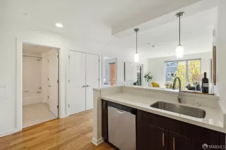 Photo #6: 424025617 Listing