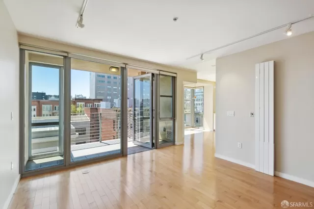 MLS: 424025783 Condo For Sale