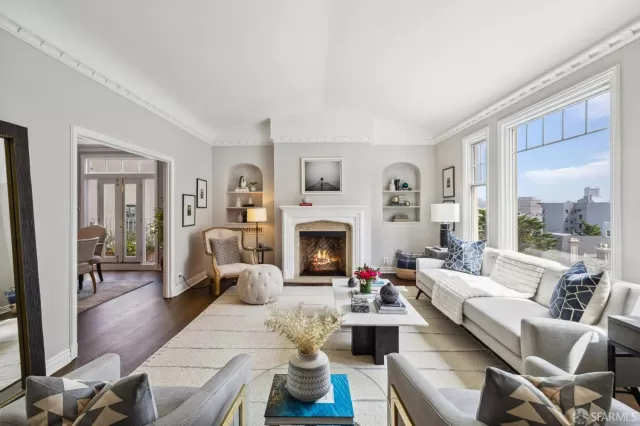 MLS: 424025797 Condo For Sale