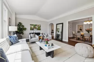 Photo #3: 424025797 Listing