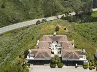 Photo #3: 424026206 Listing