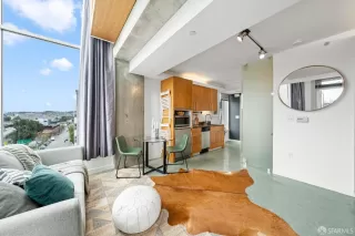 Photo #2: 424027219 Listing