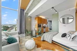 Photo #5: 424027219 Listing