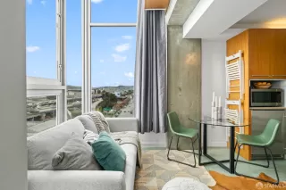 Photo #6: 424027219 Listing