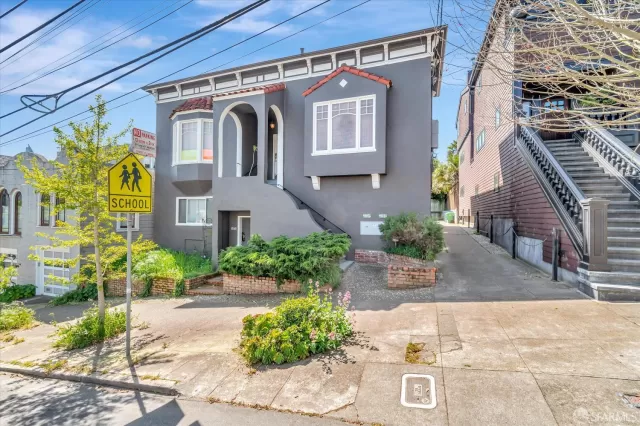 MLS: 424027724 Condo For Sale