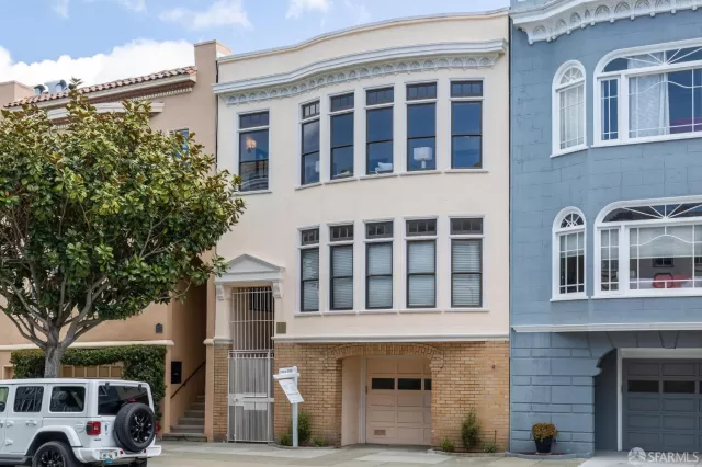 MLS: 424027743 Condo For Sale