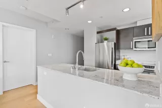 Photo #6: 424027805 Listing