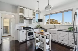 Photo #5: 424027819 Listing 