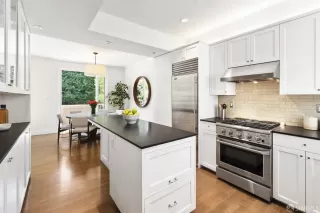 Photo #5: 424028330 Listing