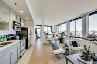 Photo #2: 424028452 Listing