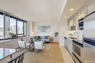 Photo #5: 424028452 Listing