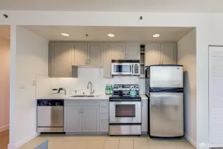 Photo #6: 424028452 Listing