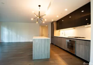 Photo #6: 424028573 Listing