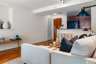 Photo #6: 424028759 Listing 