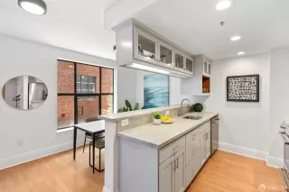 Photo #6: 424029178 Listing 