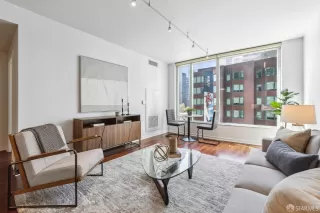 Photo #5: 424029491 Listing 