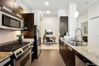 Photo #5: 424029585 Listing