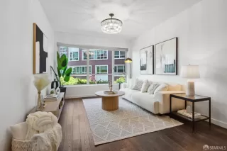 Photo #6: 424029620 Listing