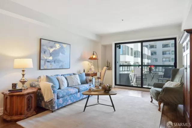 MLS: 424029644 Condo For Sale