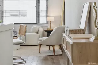 Photo #3: 424029679 Listing