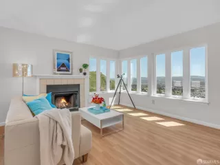 Photo #3: 424030252 Listing